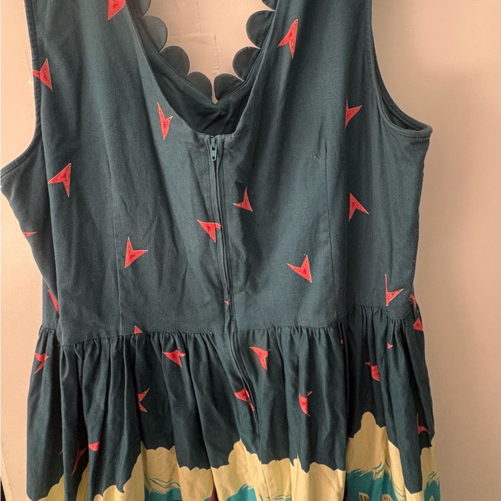 Lindy Bop dress, Palm Springs print with scalloped neckline - Picture 5 of 5